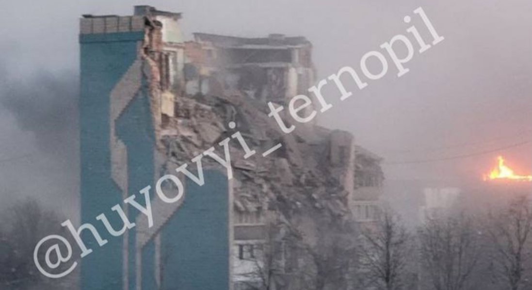 У Тернополі росіяни влучили в багатоповерхівку: є загиблі