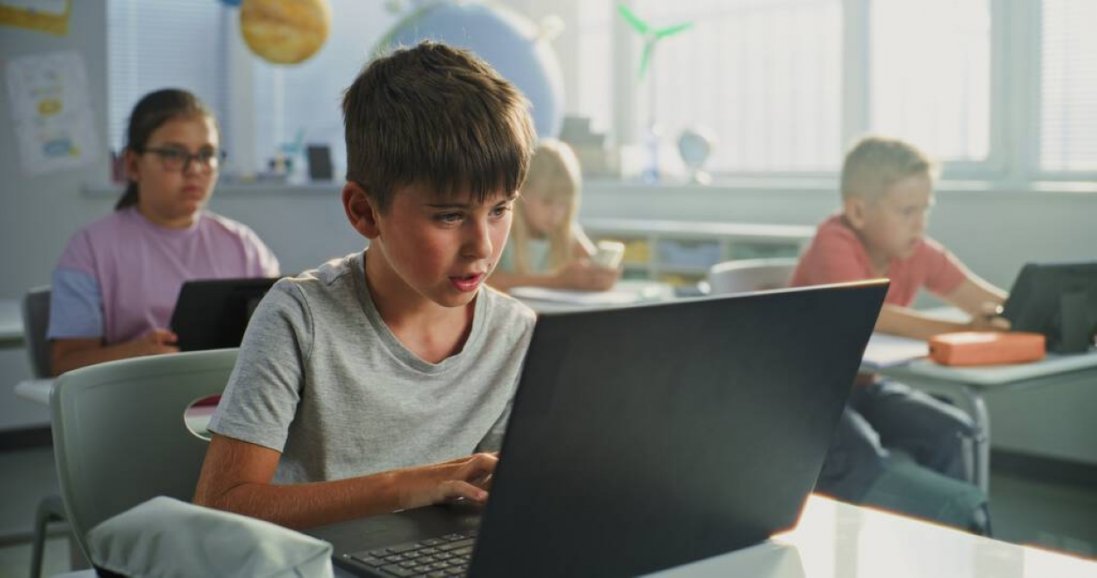 Як Python відкриває можливості для навчання штучному інтелекту підлітків