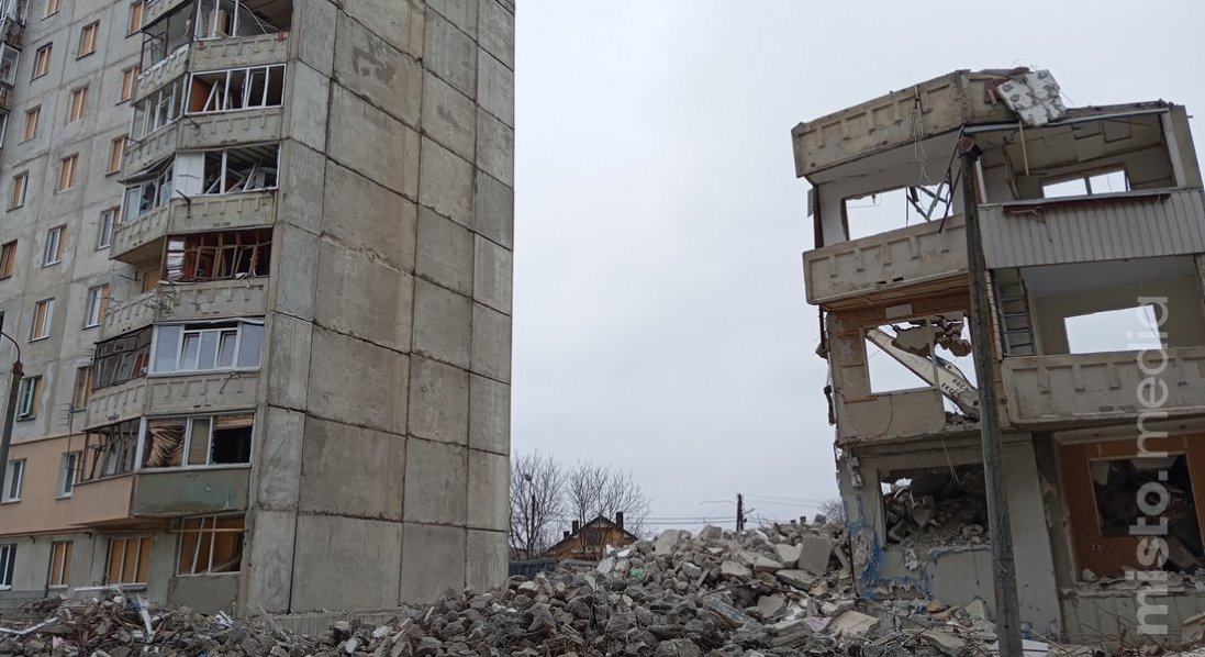 У Луцьку майже розібрали пошкоджений під’їзд будинку на Озерецькій