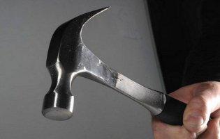 Лучанин забив матір молотком