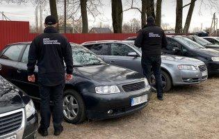 На Волині судять жителів Рівненщини, які ввозили авто під виглядом гумдопомоги для ЗСУ та продавали