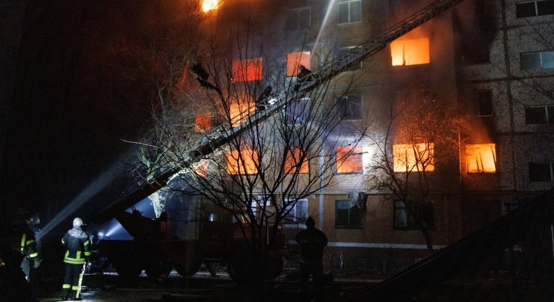 У Краматорську росіяни поцілили по багатоповерхівці