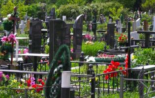 У бюджеті Луцької громади передбачать кошти на прибирання занедбаних могил на кладовищах