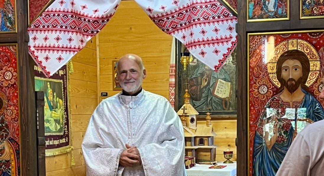 Священник розбудував монастир і помагає людям звільнитися від залежностей