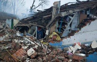 На Сумщині росіяни вдарили авіабомбою по магазину: є загиблі