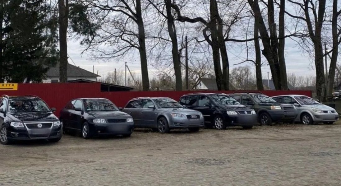 У продаж потрапили тисячі автівок, які ввезли, як гумдопомогу