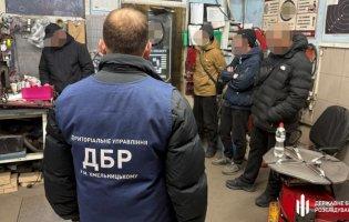 На Хмельниччині військові працювали на СТО замість служби