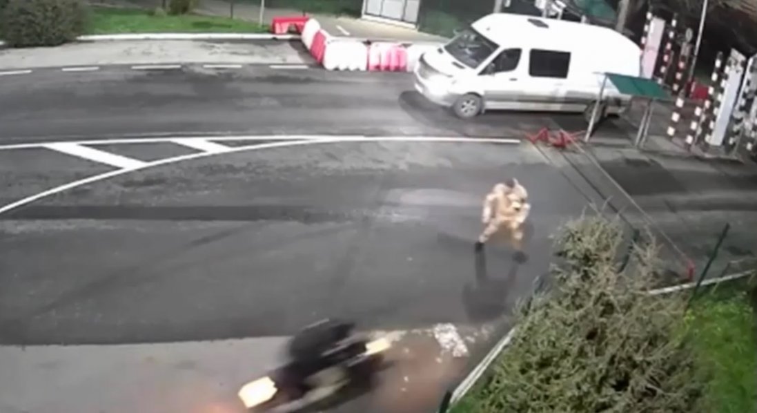 Українець намагався прорватися через пункт пропуску на мотоциклі