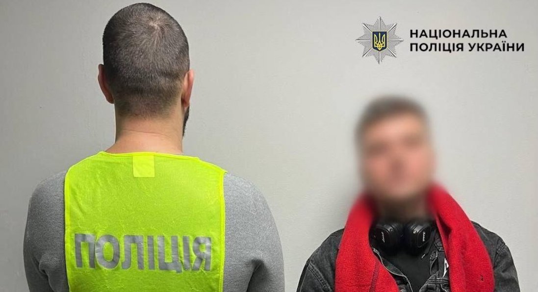 У Києві чоловік намагався вбити матір і задушив бабусю, яка стала на заваді