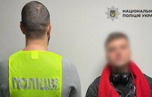 У Києві чоловік намагався вбити матір і задушив бабусю, яка стала на заваді