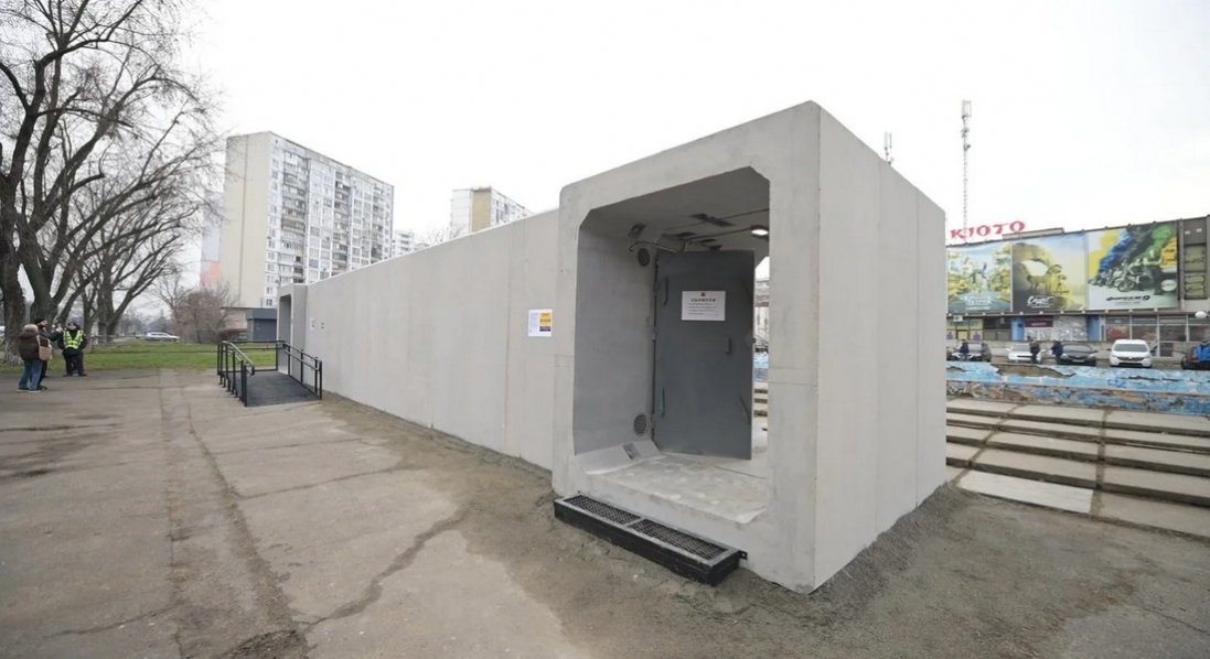 У Києві встановили перше мобільне укриття