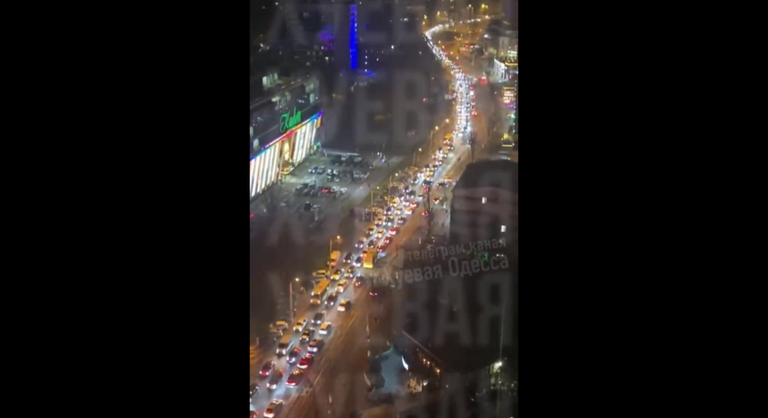 В Одесі мешканці блокують дороги через відсутність світла