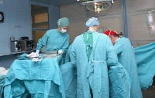 На Волині лікарі видалили понад 30 доброякісних пухлин пацієнту