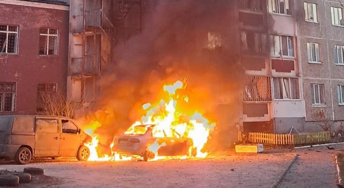 У Чернігові безпілотник влучив у багатоповерхівку