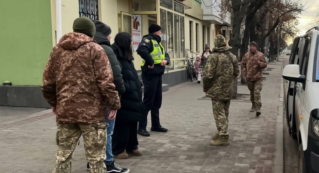 У соцмережах поширюють ШІ-відео, в яких заохочується насильство до працівників ТЦК