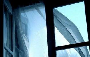 У Луцьку 9-го поверху вистрибнув чоловік