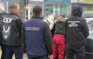 На Хмельниччині двоє 18-річних хлопців за $7 000 переправляли ухилянтів