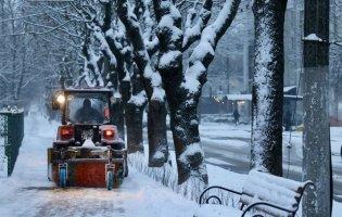 Як на дорогах Волині працює прибиральна техніка