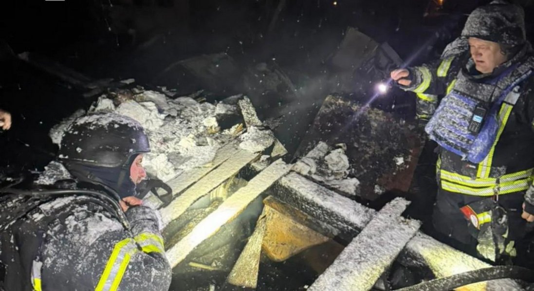 На Київщині з-під завалів врятували цілу родину