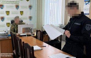 Заступника начальника Рівненського ТЦК підозрюють в одержанні хабарів автомобілями