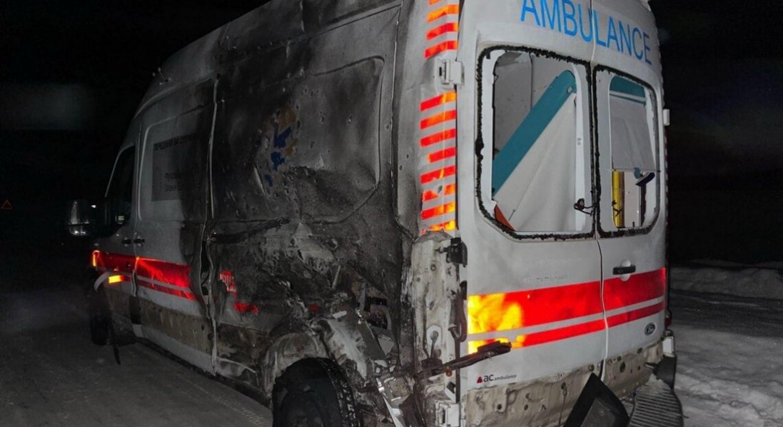 На Чернігівщині окупанти вдарили по автомобілю «швидкої»