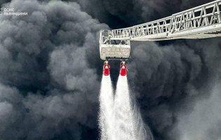 На Львівщині після атаки рф загорілися нафтопродукти