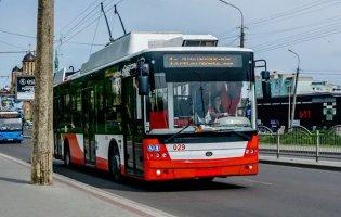 У Луцьку один із тролейбусів змінює рух