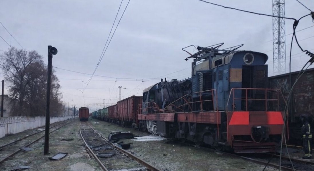 На Запоріжжі росіяни атакували безпілотником тепловоз