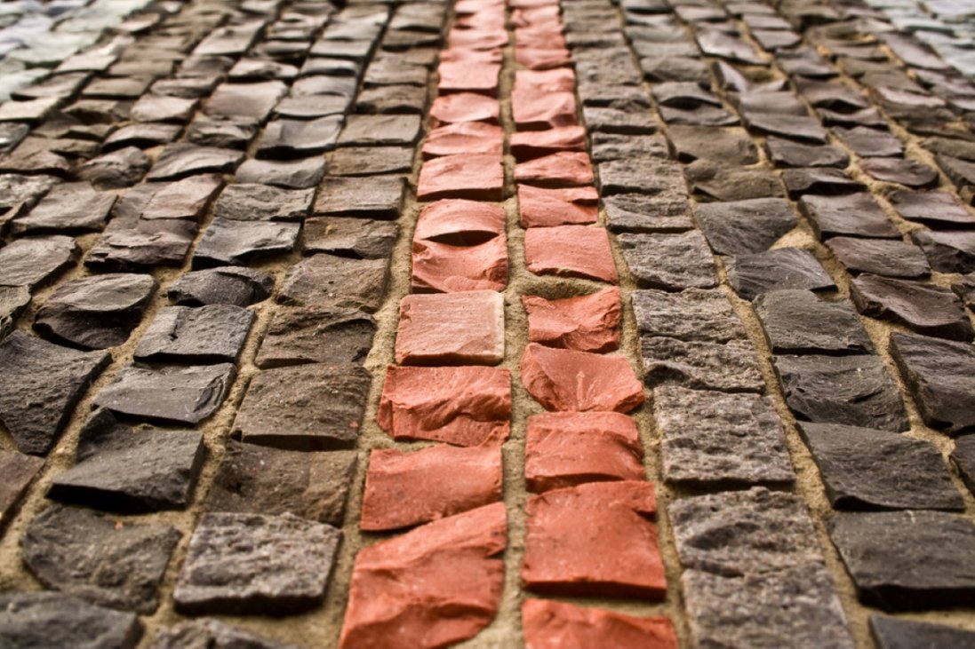 Колір, що не тьмяніє: переваги залізоокисних пігментів у виробництві тротуарної плитки