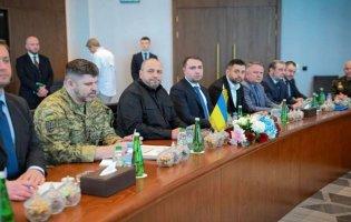 В Абу-Дабі - другий день тристоронніх переговорів