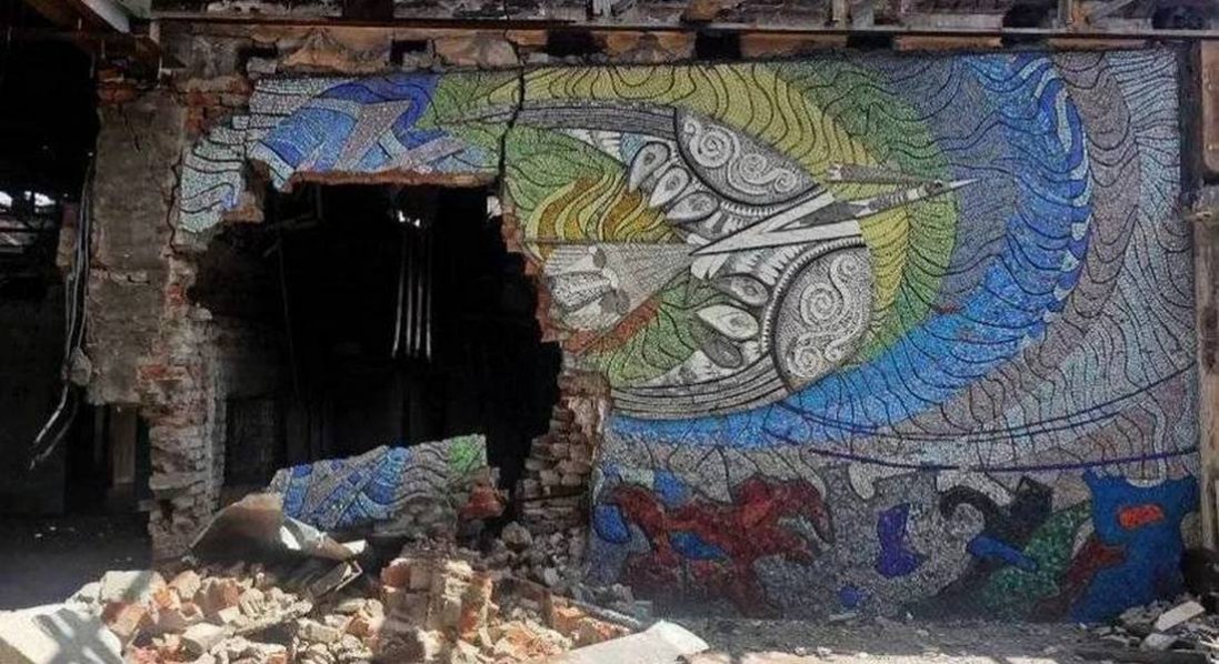 В окупованому Маріуполі вціліла частина мозаїки Алли Горської «Боривітер»