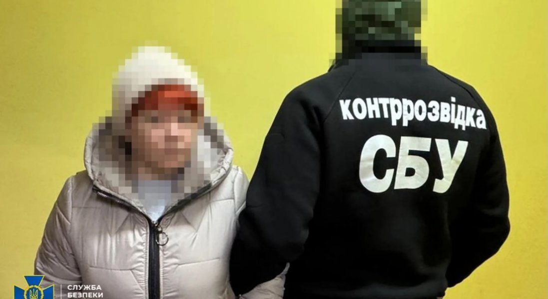 У Хмельницькому жінка ставила приховані камери біля військових об’єктів