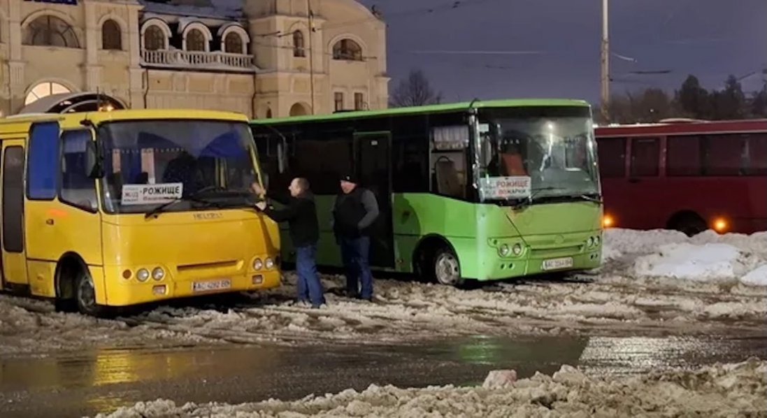 У Луцьку автобуси досі їздять з російською мовою на табличках