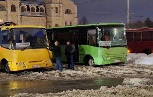 У Луцьку автобуси досі їздять з російською мовою на табличках