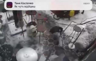 У Луцьку на чоловіка впала величезна брила льоду