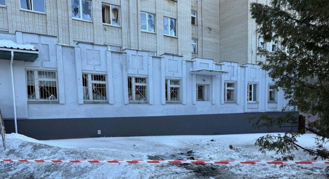 росіяни вдарили по дитячій лікарні в Сумах