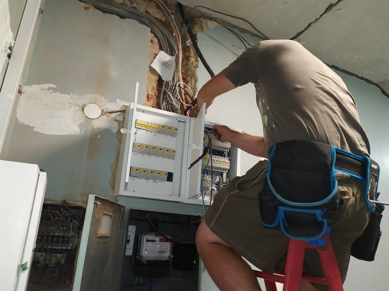 Підключення електрощита та налаштування електромережі