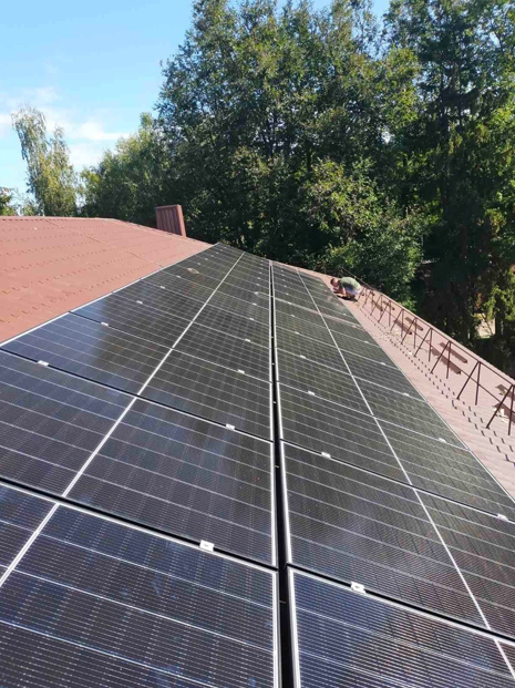 Встановлення сонячних панелей на даху інфраструктурного об&rsquo;єкта