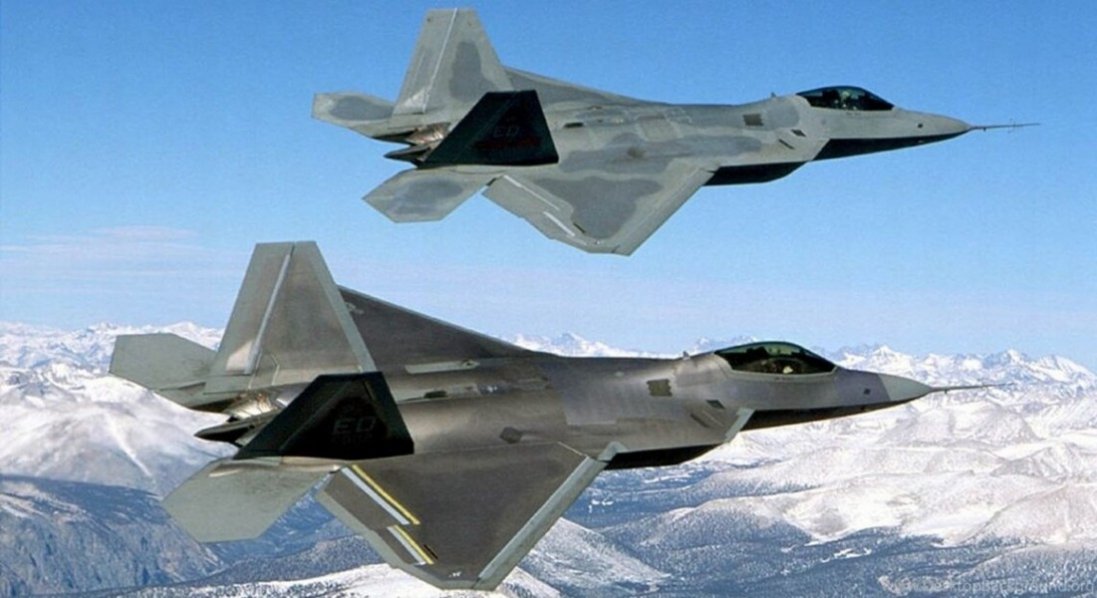 Біля Аляски перехопили п'ять військових літаків рф