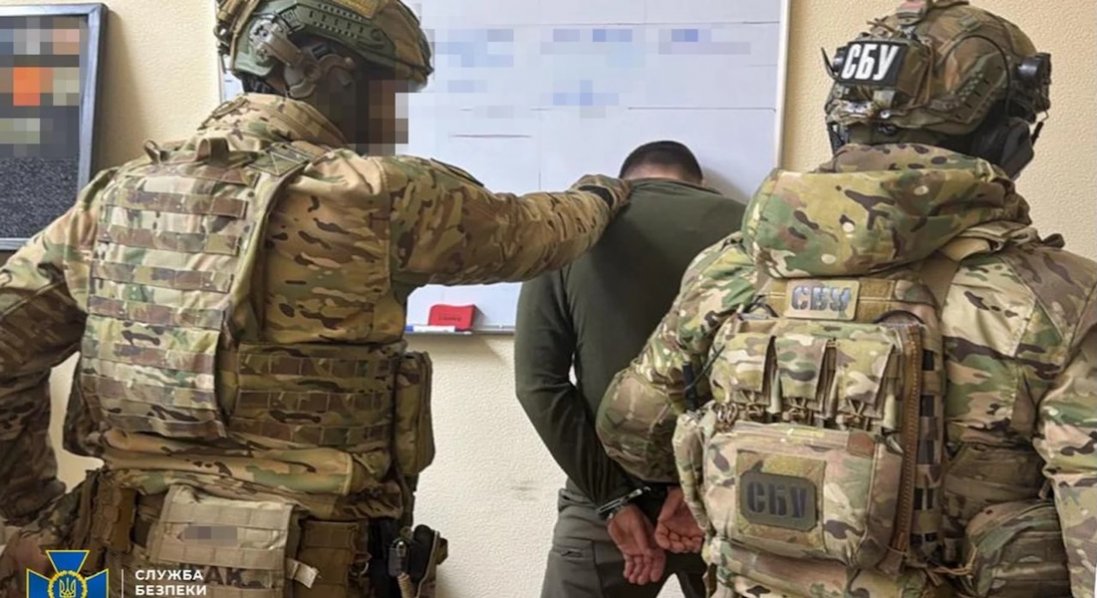 На Житомирщині затримали командувача логістики Повітряних сил та начальника СБУ за підозрою в корупції