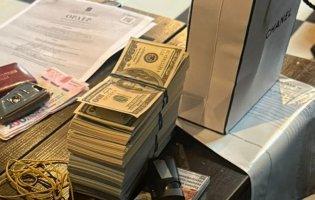 Викритому на одержанні $68 тис. хабаря працівнику СБУ повідомили про підозру