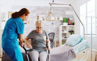 Як доглядати літню людину після інсульту?