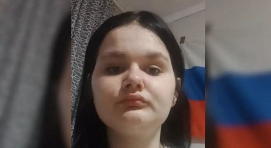 Співзасновник monobank опублікував фото користувачки банку, на фоні якої нібито висів прапор РФ. Дівчина це заперечує