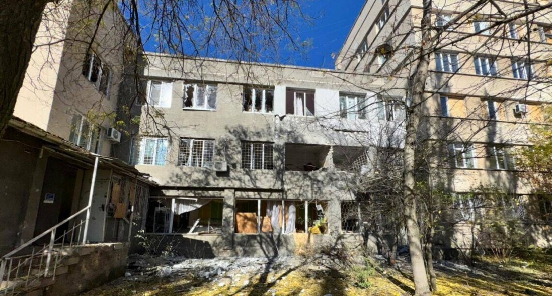 окупанти обстріляли одну з лікарень у Херсоні