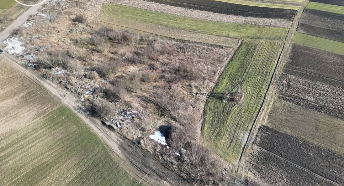 На Волині за межами міста виявили стихійне сміттєзвалище