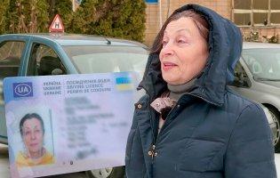 У 74 роки вивчилася на водійку!