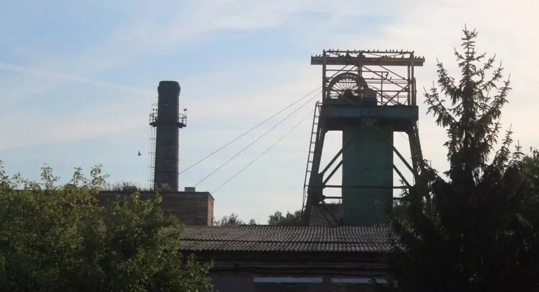 На Волині на шахті електрослюсару на руку впала частина обладнання