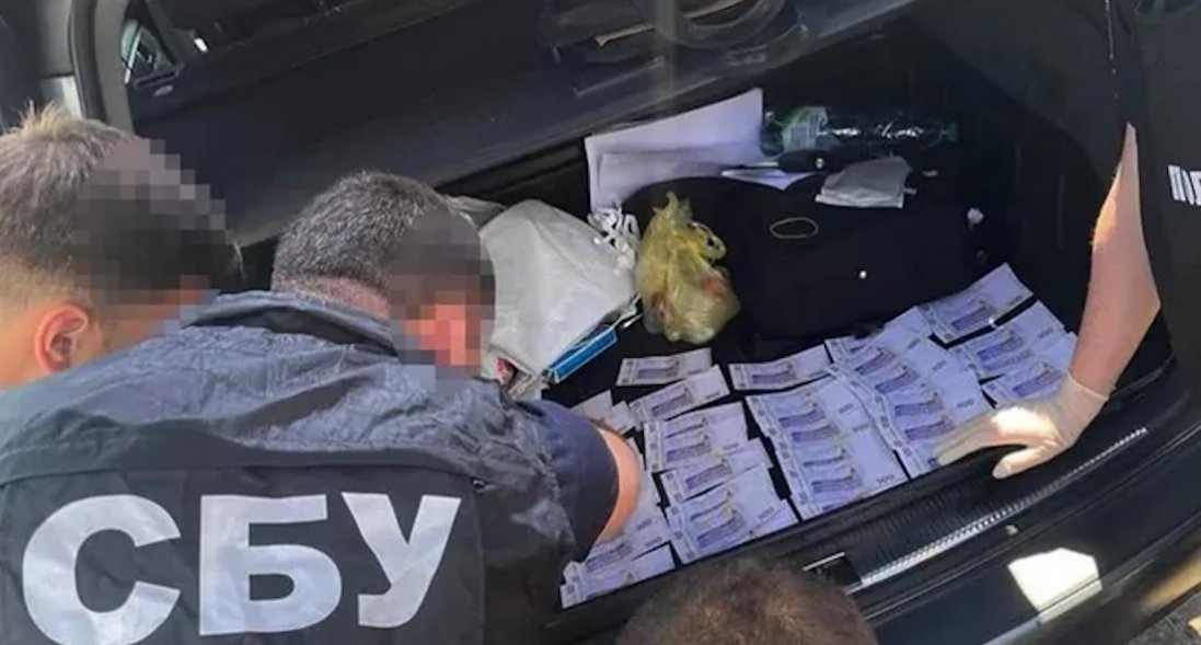 Заступника начальника СБУ на Рівненщині затримали на хабарі у 620 тисяч доларів