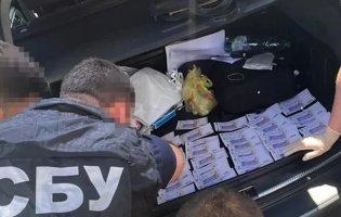 Заступника начальника СБУ на Рівненщині затримали на хабарі у 620 тисяч доларів