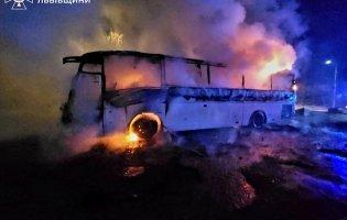 У Львові на одній зі стоянок вибухнув автобус
